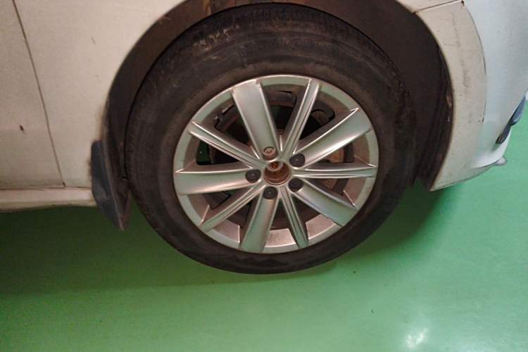 Used Volkswagen Polo 2014 1.6L Automatic Comfort Edition Right Front Wheel Hub