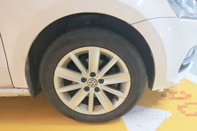 Used Volkswagen Polo 2014 1.6L Automatic Comfort Edition Right Front Wheel Hub