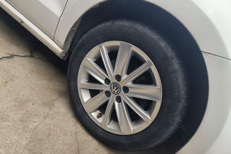 Used Volkswagen Polo 2014 1.6L Automatic Comfort Edition Right Front Wheel Hub