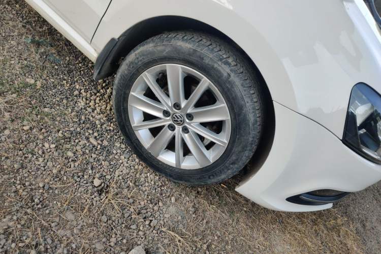 Used Volkswagen Polo 2014 1.6L Automatic Comfort Edition Right Front Wheel Hub