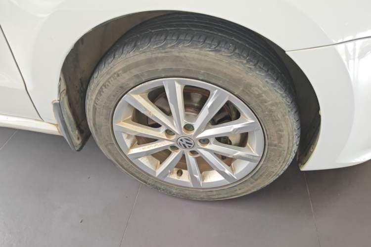Used Volkswagen Polo 2014 1.6L Automatic Luxury Edition Right Front Wheel Hub