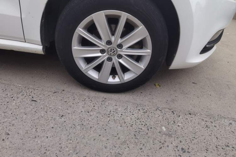 Used Volkswagen Polo 2014 1.6L Automatic Comfort Edition Right Front Wheel Hub