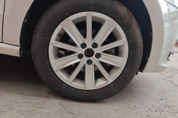 Used Volkswagen Polo 2014 1.6L Automatic Comfort Edition Right Front Wheel Hub