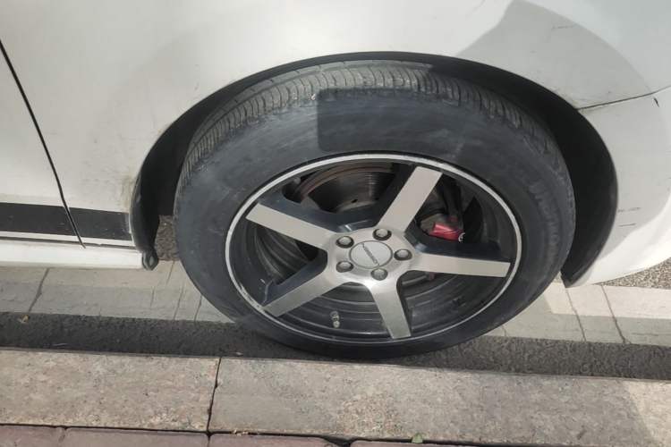 Used Volkswagen Polo 2014 1.4L Manual Fashion Edition Right Front Wheel Hub