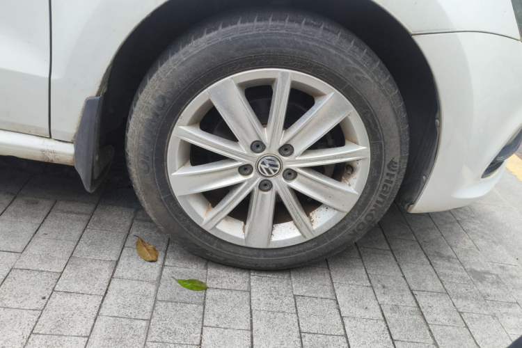 Used Volkswagen Polo 2014 1.6L Automatic Comfort Edition Right Front Wheel Hub