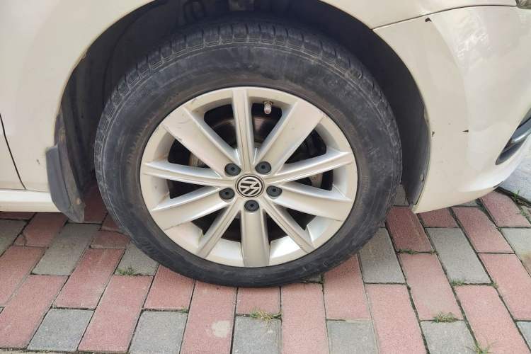 Used Volkswagen Polo 2014 1.4L Manual Comfort Edition Right Front Wheel Hub