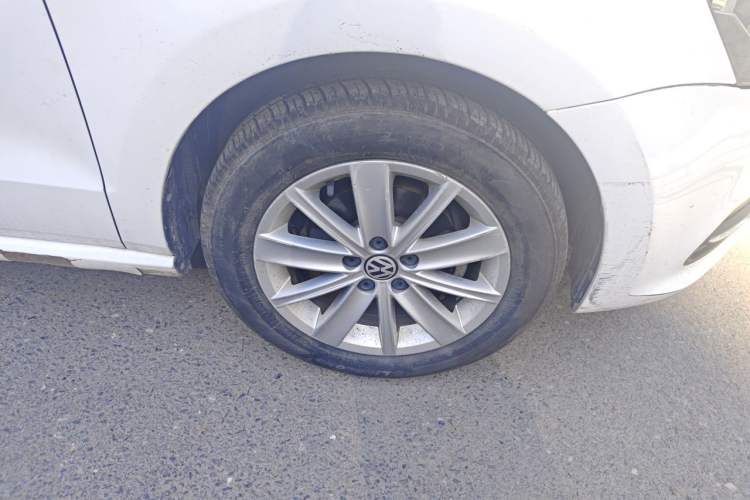 Used Volkswagen Polo 2014 1.4L Manual Comfort Edition Right Front Wheel Hub