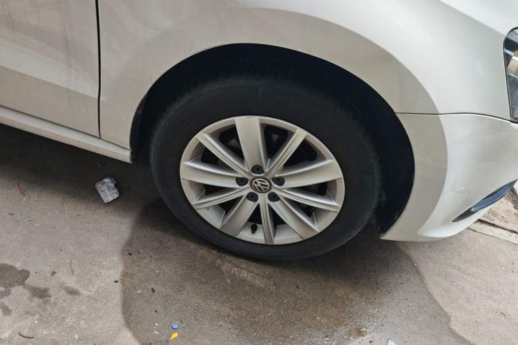 Used Volkswagen Polo 2014 1.6L Automatic Comfort Edition Right Front Wheel Hub