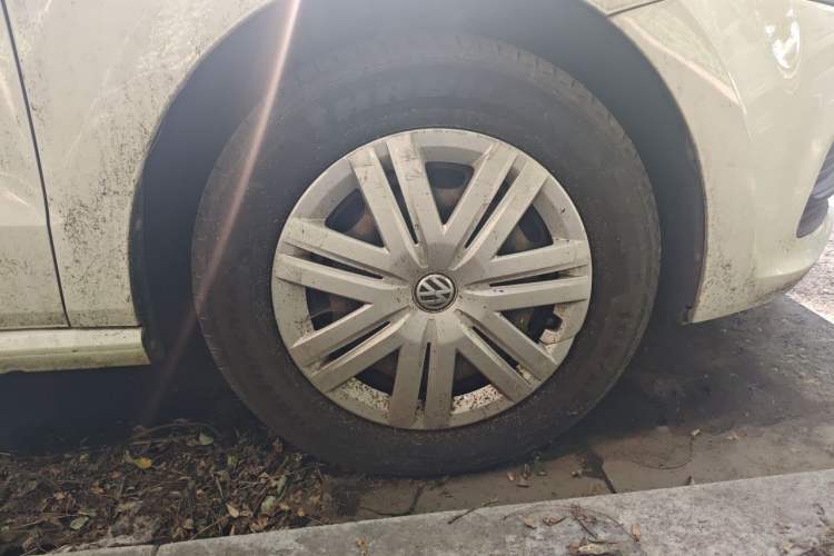 Used Volkswagen Polo 2014 1.4L Manual Fashion Edition Right Front Wheel Hub