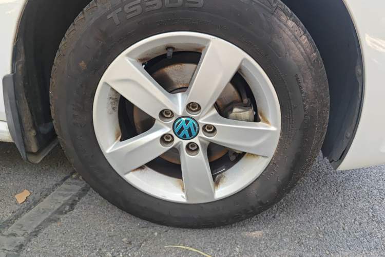 Used Volkswagen Polo 2014 1.4L Manual Fashion Edition Right Front Wheel Hub