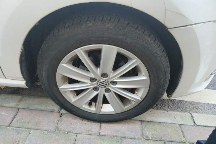 Used Volkswagen Polo 2014 1.4L Manual Comfort Edition Right Front Wheel Hub