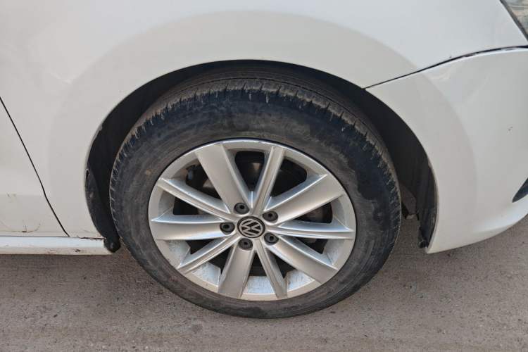 Used Volkswagen Polo 2014 1.4L Automatic Comfort Edition Right Front Wheel Hub