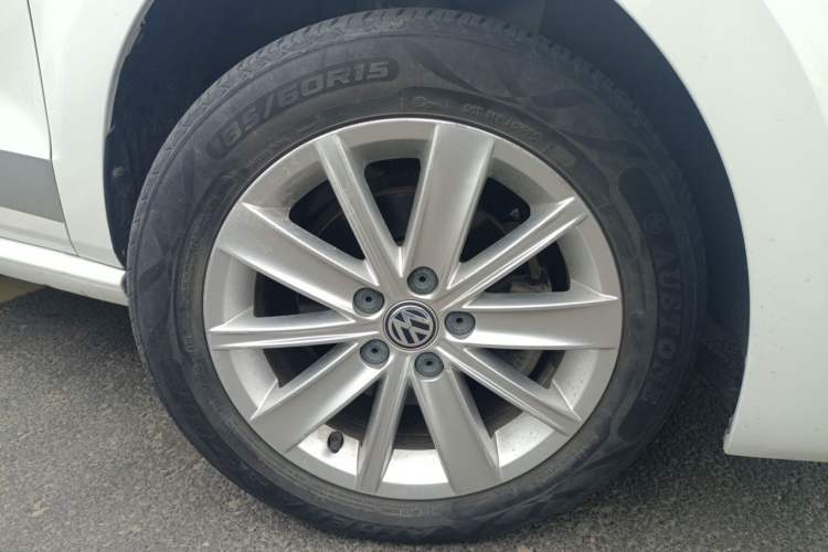 Used Volkswagen Polo 2014 1.6L Automatic Comfort Edition Right Front Wheel Hub