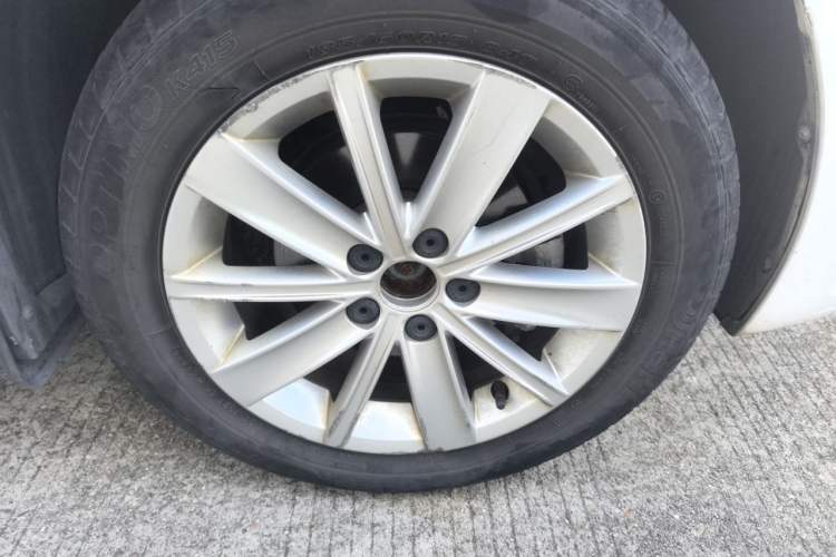 Used Volkswagen Polo 2014 1.6L Automatic Comfort Edition Right Front Wheel Hub