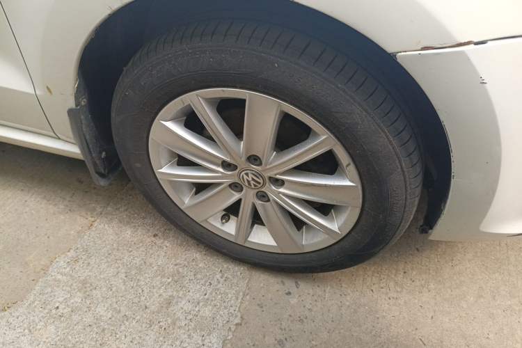 Used Volkswagen Polo 2014 1.6L Automatic Comfort Edition Right Front Wheel Hub