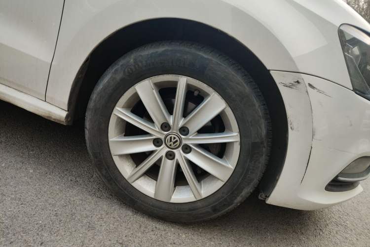Used Volkswagen Polo 2014 1.4L Automatic Comfort Edition Right Front Wheel Hub