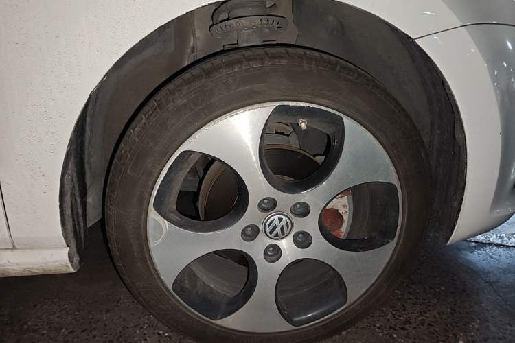 Used Volkswagen Polo 2014 1.4L Manual Fashion Edition Right Front Wheel Hub