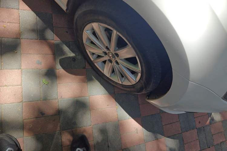 Used Volkswagen Polo 2014 1.6L Automatic Comfort Edition Right Front Wheel Hub