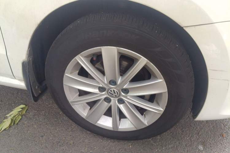 Used Volkswagen Polo 2014 1.4L Manual Comfort Edition Right Front Wheel Hub