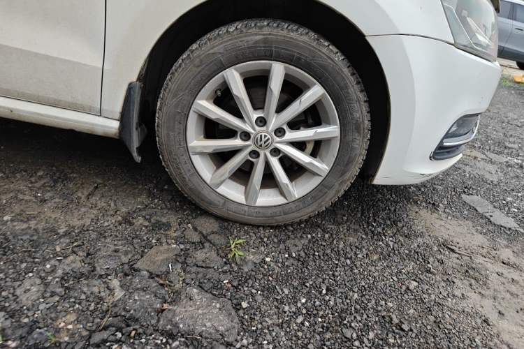 Used Volkswagen Polo 2014 1.6L Automatic Luxury Edition Right Front Wheel Hub