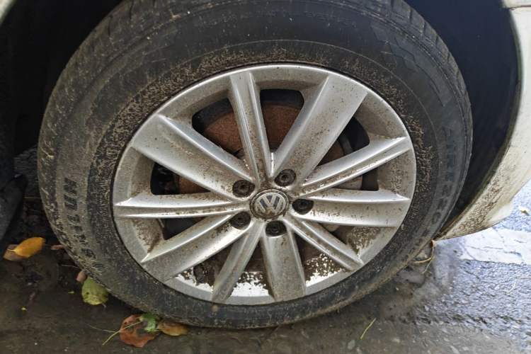Used Volkswagen Polo 2014 1.6L Automatic Comfort Edition Right Front Wheel Hub
