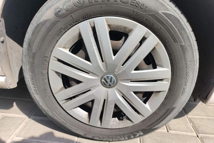 Used Volkswagen Polo 2014 1.4L Manual Fashion Edition Right Front Wheel Hub