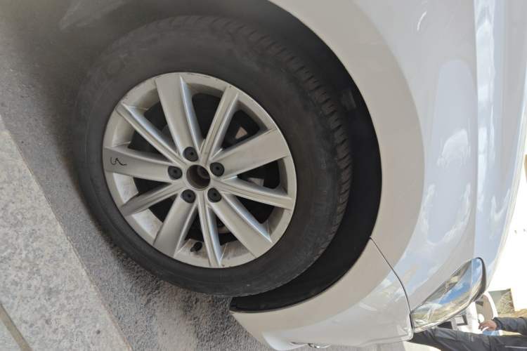 Used Volkswagen Polo 2014 1.6L Automatic Comfort Edition Right Front Wheel Hub