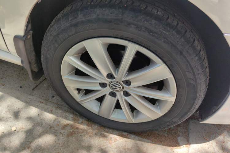 Used Volkswagen Polo 2014 1.6L Automatic Comfort Edition Right Front Wheel Hub