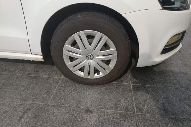 Used Volkswagen Polo 2014 1.4L Manual Fashion Edition Right Front Wheel Hub