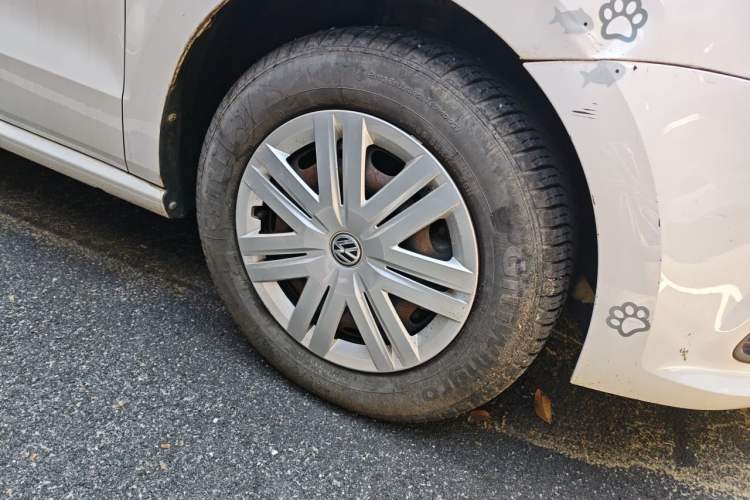 Used Volkswagen Polo 2014 1.4L Manual Fashion Edition Right Front Wheel Hub