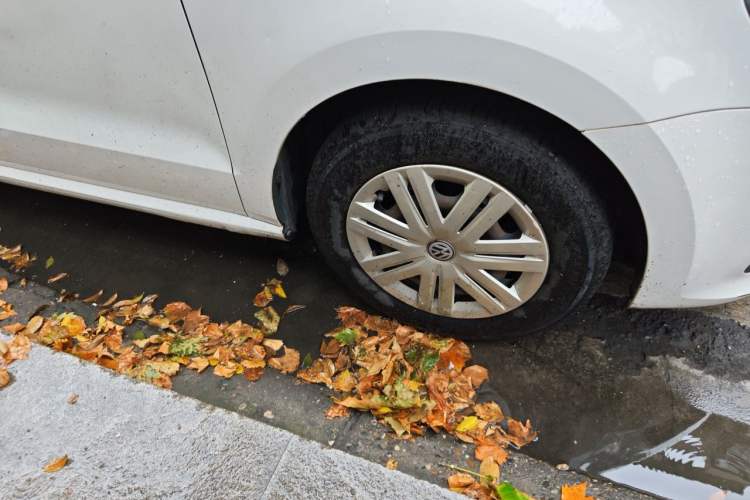 Used Volkswagen Polo 2014 1.4L Manual Fashion Edition Right Front Wheel Hub
