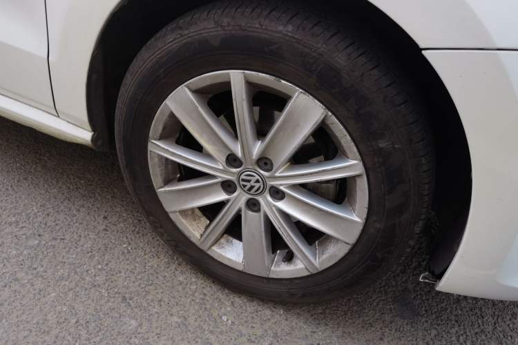Used Volkswagen Polo 2014 1.4L Automatic Comfort Edition Right Front Wheel Hub