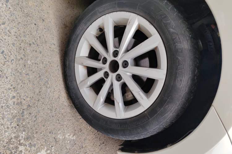 Used Volkswagen Polo 2014 1.6L Automatic Luxury Edition Right Front Wheel Hub