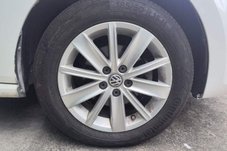 Used Volkswagen Polo 2014 1.6L Automatic Comfort Edition Right Front Wheel Hub