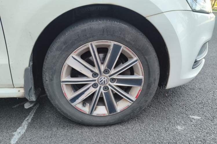 Used Volkswagen Polo 2014 1.6L Automatic Comfort Edition Right Front Wheel Hub