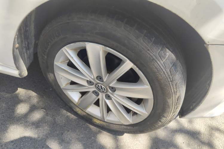 Used Volkswagen Polo 2014 1.4L Automatic Comfort Edition Right Front Wheel Hub
