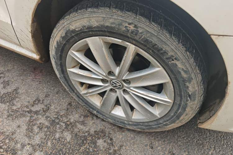 Used Volkswagen Polo 2014 1.6L Automatic Comfort Edition Right Front Wheel Hub