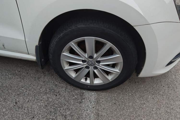 Used Volkswagen Polo 2014 1.4L Automatic Comfort Edition Right Front Wheel Hub