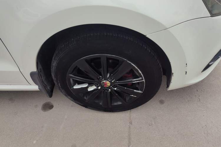 Used Volkswagen Polo 2014 1.6L Manual Comfort Edition Right Front Wheel Hub