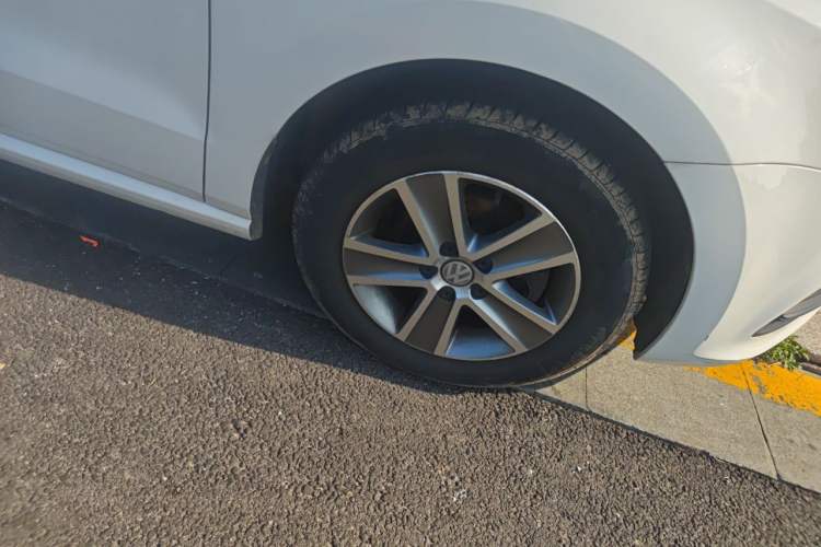 Used Volkswagen Polo 2014 1.4L Manual Fashion Edition Right Front Wheel Hub