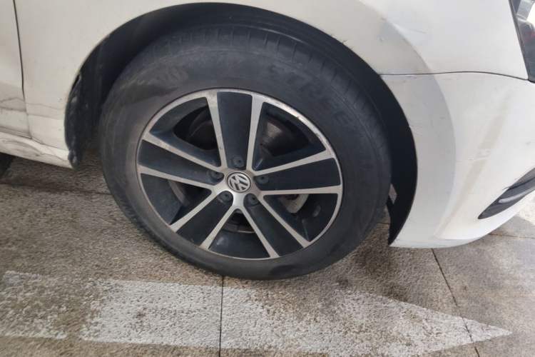 Used Volkswagen Polo 2014 1.6L Automatic 30th Anniversary Edition Right Front Wheel Hub