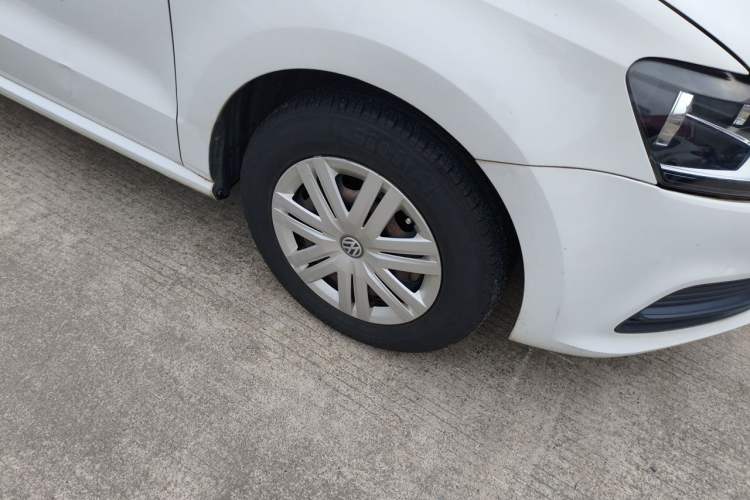 Used Volkswagen Polo 2014 1.4L Manual Fashion Edition Right Front Wheel Hub