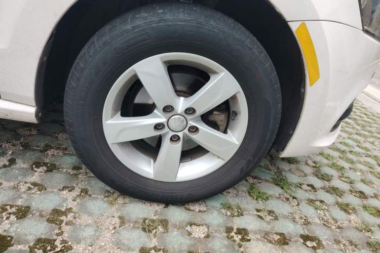 Used Volkswagen Polo 2014 1.4L Manual Fashion Edition Right Front Wheel Hub