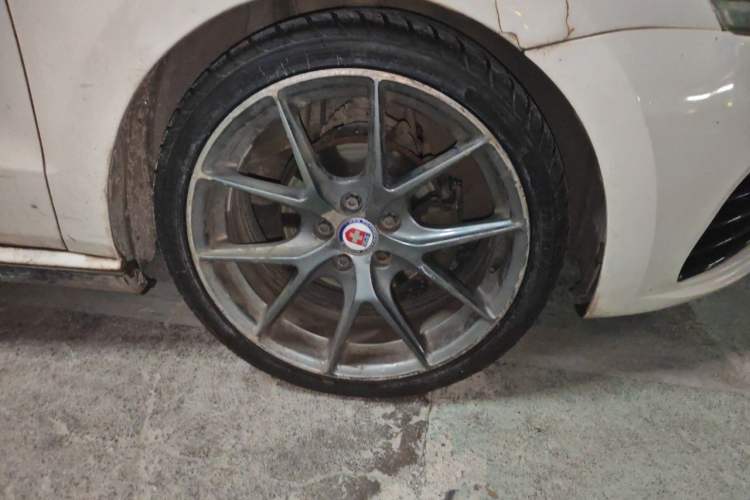 Used Volkswagen Polo 2014 1.6L Automatic Luxury Edition Right Front Wheel Hub