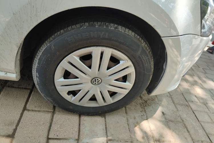 Used Volkswagen Polo 2014 1.4L Manual Fashion Edition Right Front Wheel Hub