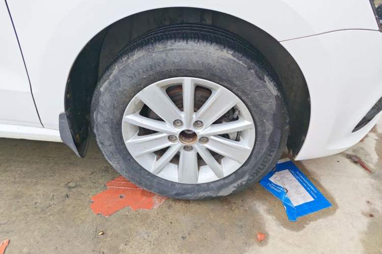 Used Volkswagen Polo 2014 1.4L Manual Fashion Edition Right Front Wheel Hub