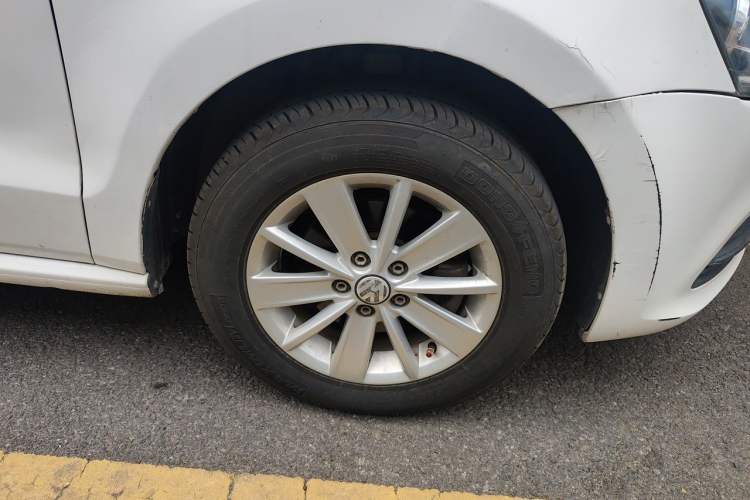 Used Volkswagen Polo 2014 1.4L Manual Fashion Edition Right Front Wheel Hub