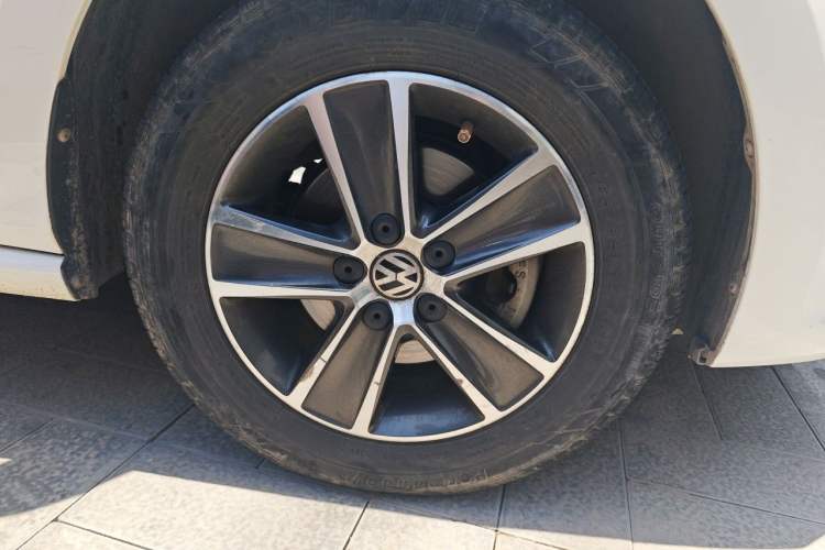 Used Volkswagen Polo 2014 1.4L Manual Fashion Edition Right Front Wheel Hub
