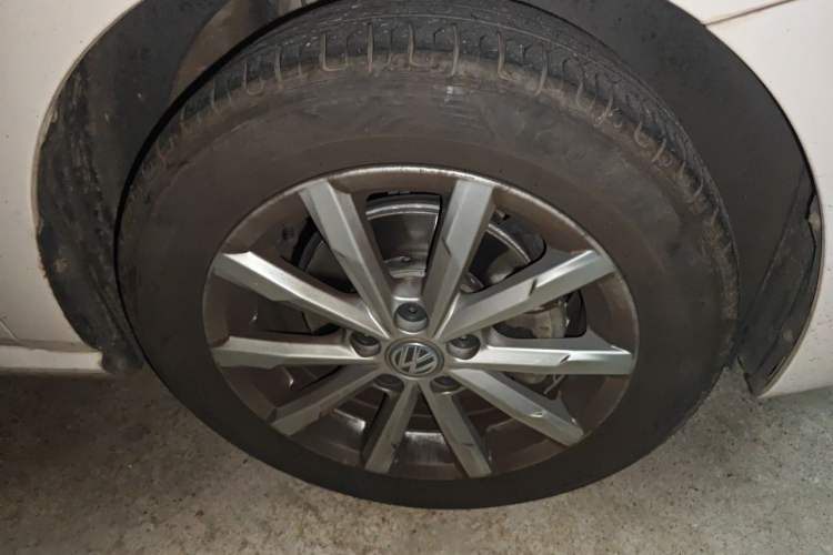 Used Volkswagen Polo 2014 1.6L Automatic Luxury Edition Right Front Wheel Hub
