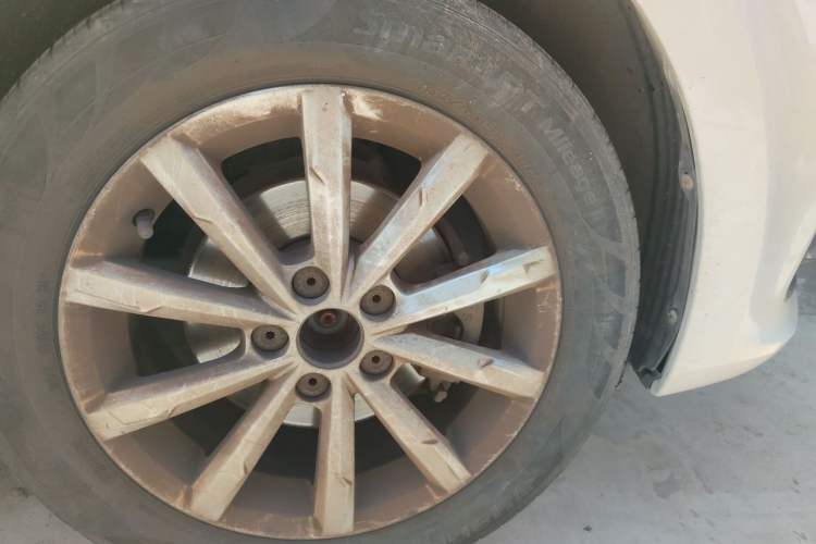 Used Volkswagen Polo 2014 1.6L Automatic Luxury Edition Right Front Wheel Hub